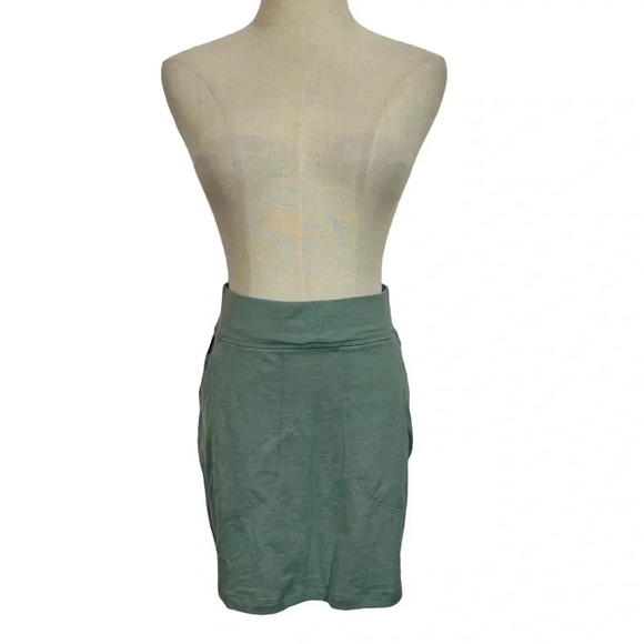 Icebreaker Cool Lite Merino Wool Yanni Skirt in Shale Green - Picture 6 of 12